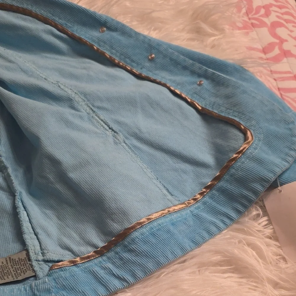Sunset Cove Woman light blue